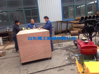 山東翔工機(jī)械小型壓路機(jī)發(fā)貨現(xiàn)場(chǎng)忙！