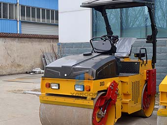 座駕壓路機(jī)實(shí)用性能無(wú)人能敵！