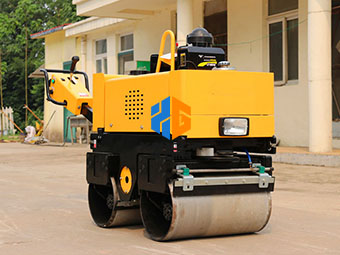  關(guān)于小型壓路機(jī)的保養(yǎng)技巧你了解多少呢？