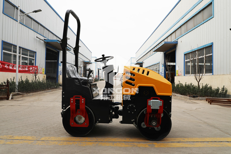 預(yù)防銹蝕，從養(yǎng)護(hù)座駕式壓路機(jī)車漆做起